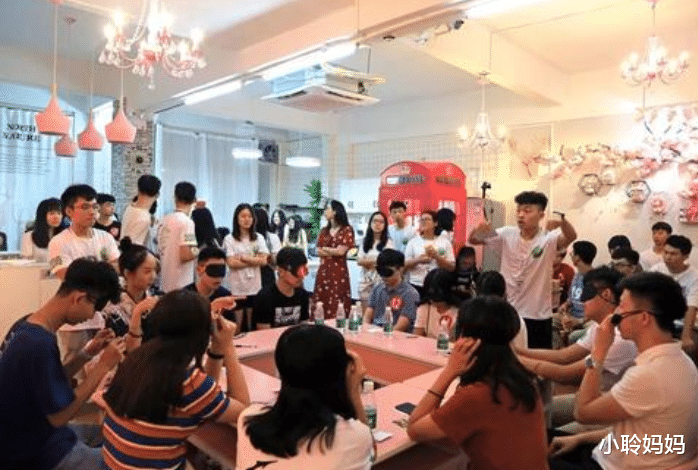 制服|“这种家庭的我们公司不招”，大企业HR聊天曝光，揭露求职辛酸