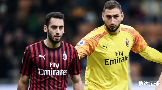 米兰|这图绝了！三大叛徒历史性同框，米兰球迷自嘲：满门忠烈