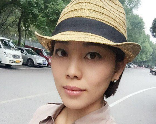 劳春燕|“央视名嘴”劳春燕：丈夫身份曝光，硬实力不输自己