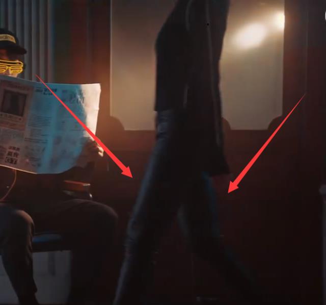 |杨幂仗着腿细偏穿“大妈嫌”的皮裤，看清效果，上帝果然是公平的