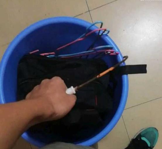 工人|年轻人的“提桶跑路”，为何逐渐演变成，一种普遍的社会现象？