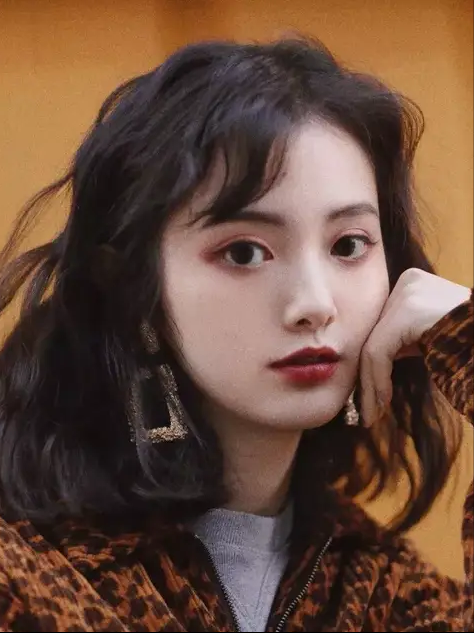 护肤品|女人的“短烫发”有多迷人，瞧这5款就知道了，气质减龄学着点