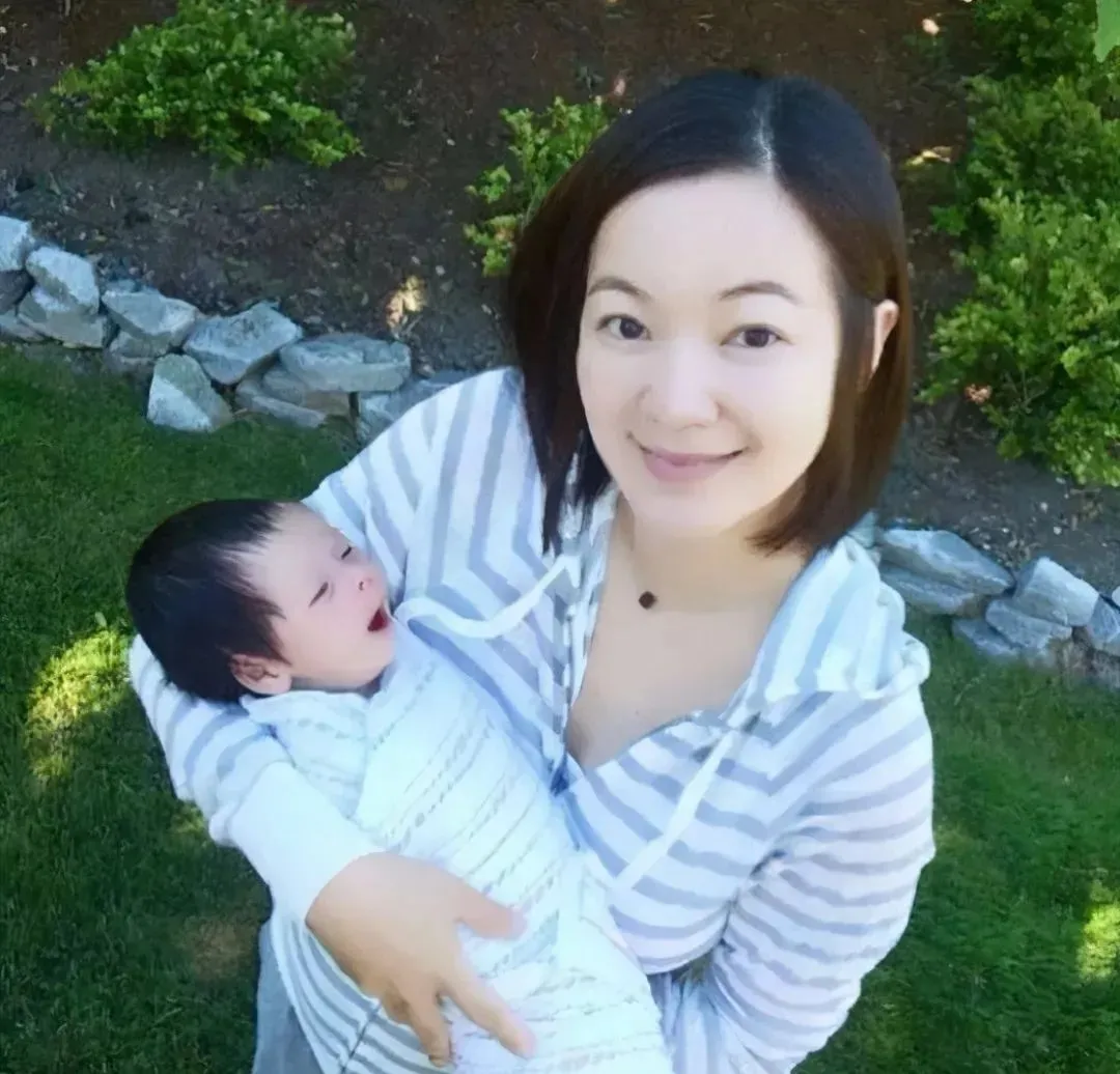 阿雅|20年后，和周迅做闺蜜的她翻身了？