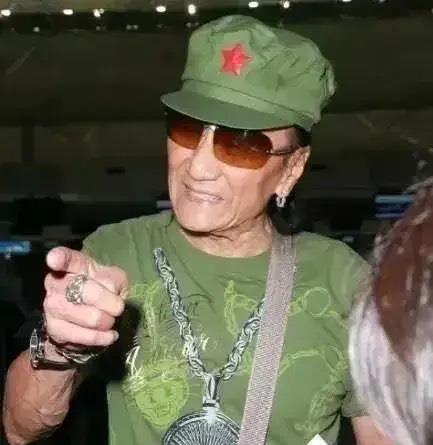 李连杰|这真的是谢贤吗?已经是80岁的老头了,也太能放飞自我了吧