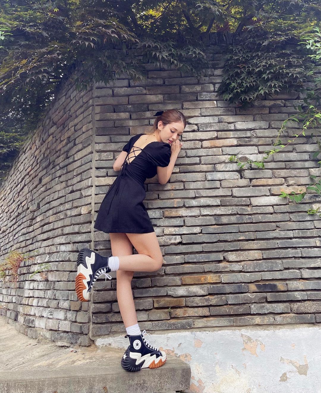 FLIGHTCLUB中文站|Jennie「渣女穿搭」火了！这身材穿400块球鞋真顶！还有新晋长腿球鞋女神！