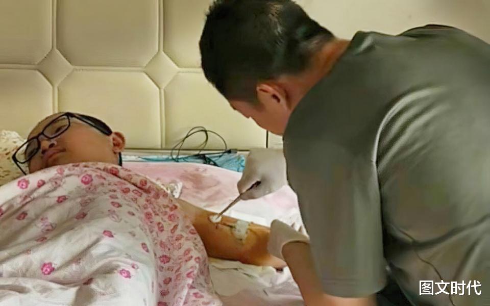 图文时代 男孩体育课晕倒查出大病,4年治疗费近百万成泡影,父亲悔不当初