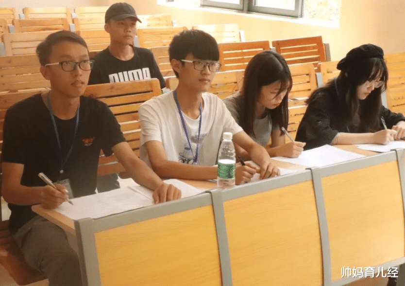 帅妈育儿经|被名字耽误的大学,全省投档人数为0,学生本以为是一所野鸡大学