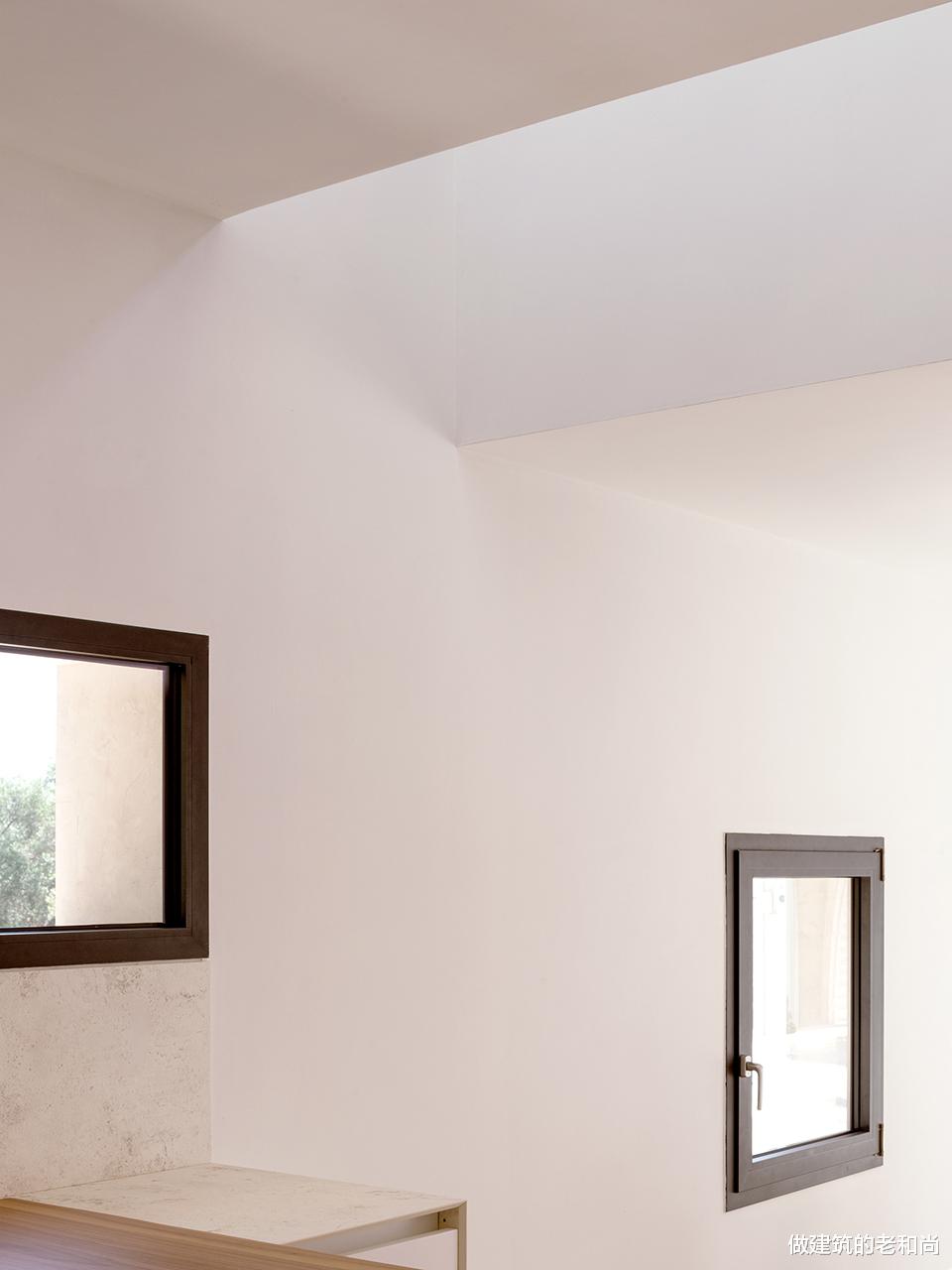 做建筑的老和尚 以百年橄榄树为中心的住宅：建筑体块为其旋转，室内外界限被模糊