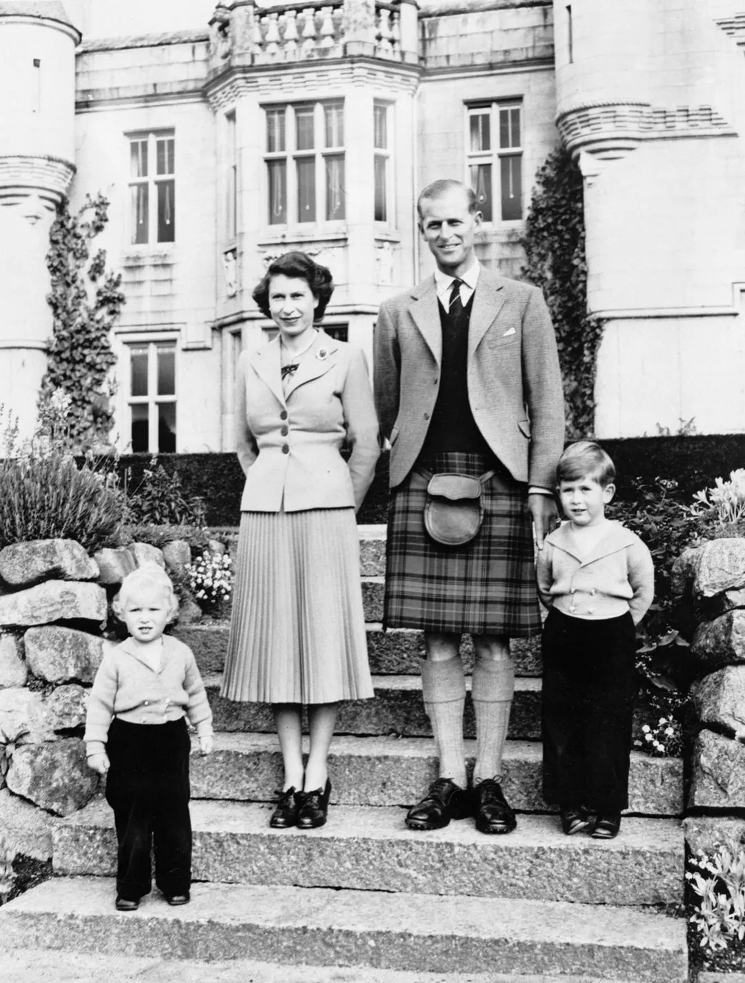 斑马的育乐园 论男装时尚只服菲利普亲王，比哈里王子还会穿！裙子都能hold住