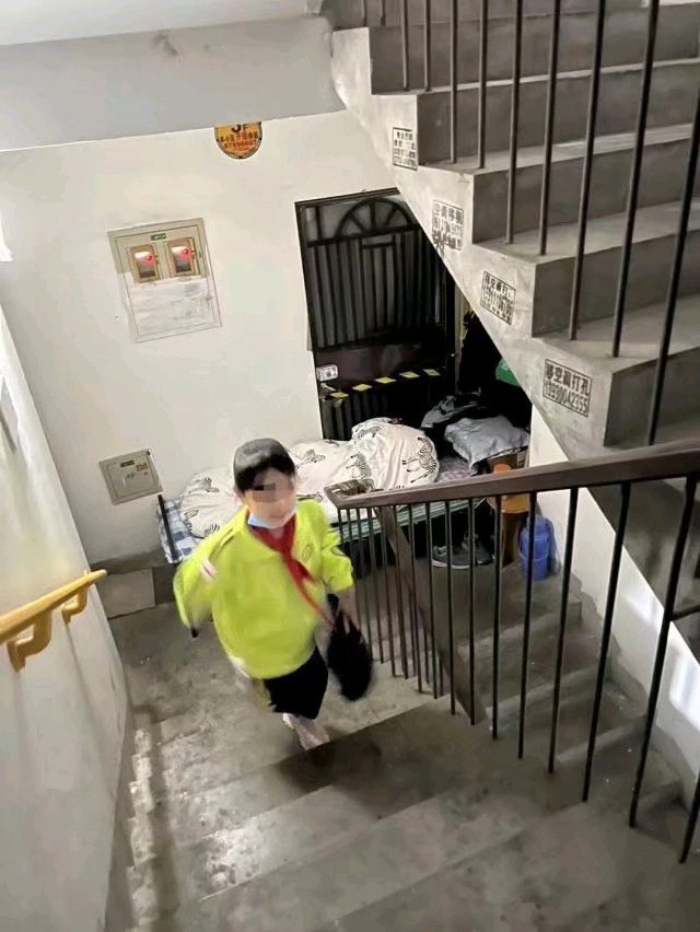 一套当年30来万的房升值为2百多万!北京两家人隔门对峙491天