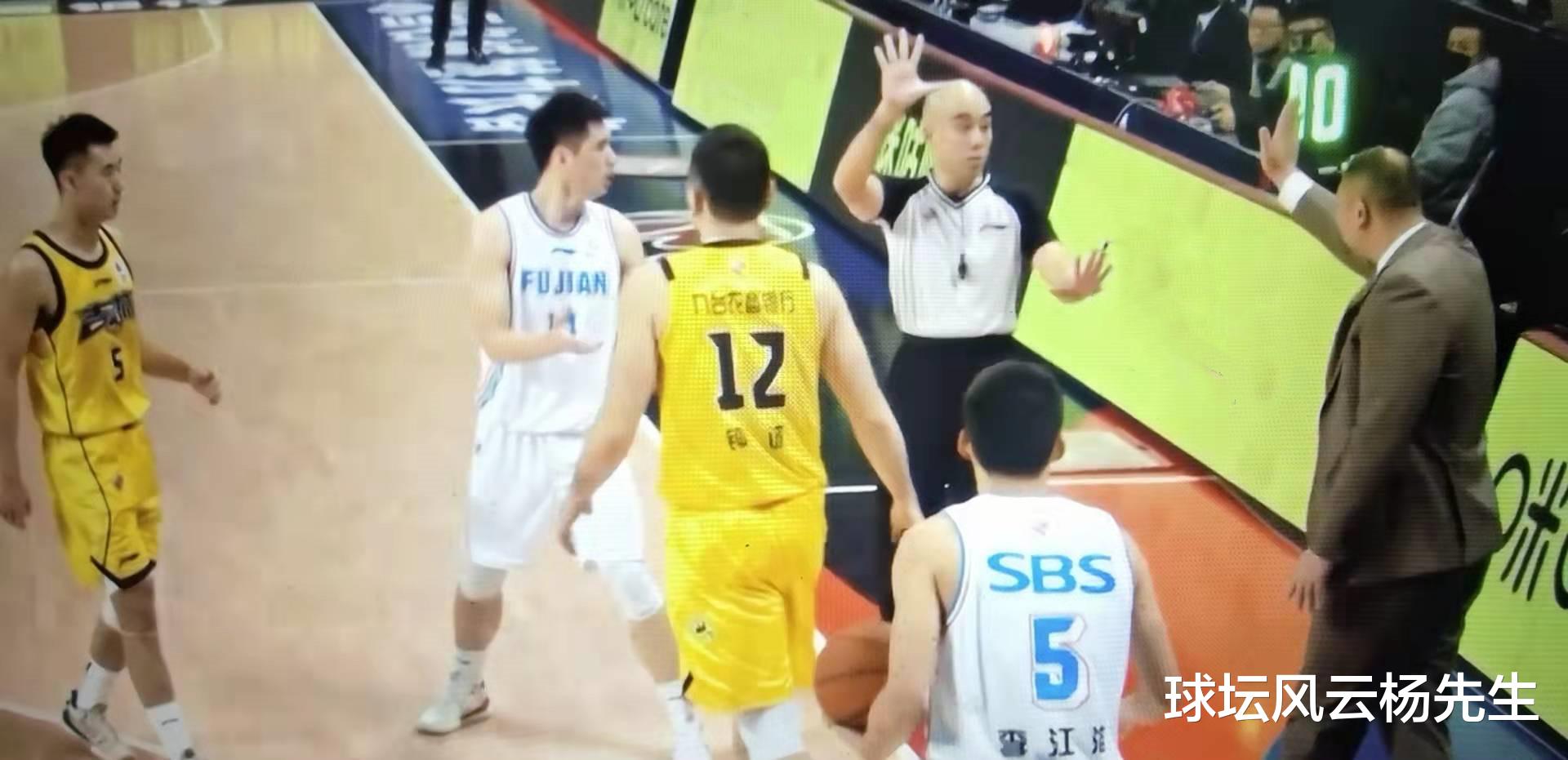 福建男篮|CBA常规赛，福建浔兴股份不敌九台农商银行，高登与李江淮被判违体犯规
