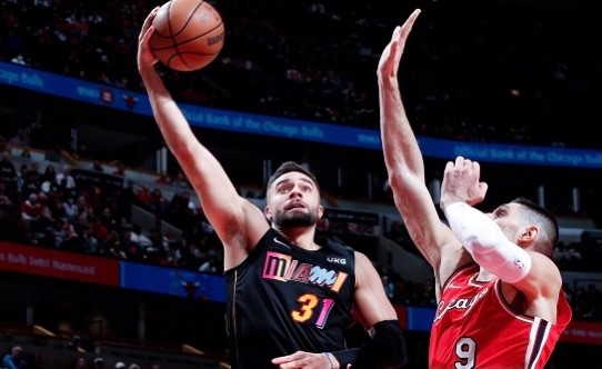 选秀|单节9中7狂砍20分！NBA落选秀疯狂，轰32+7打破纪录，超级逆袭