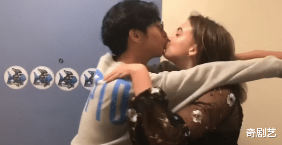 伊能静|伊能静19岁爱子官宣恋情，深夜合照，女友颜值高！