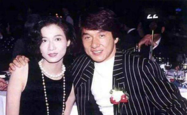 成龙|成龙防备妻子20年，为何如今放下戒备上交财政大权，原因令人心酸