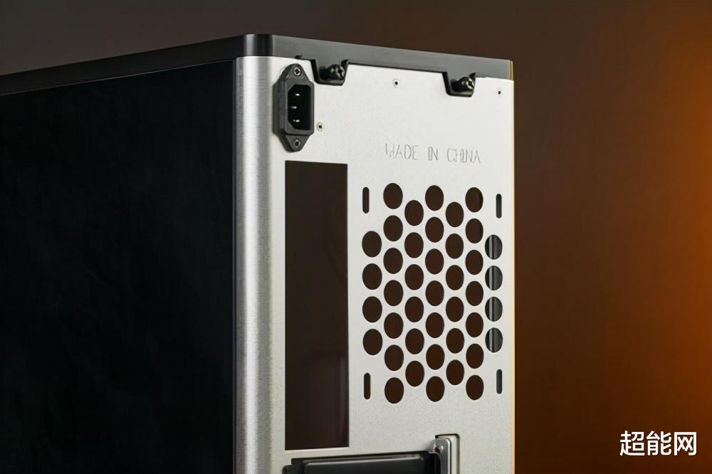 机箱|乔思伯D40机箱评测：紧凑性兼容性皆可兼得