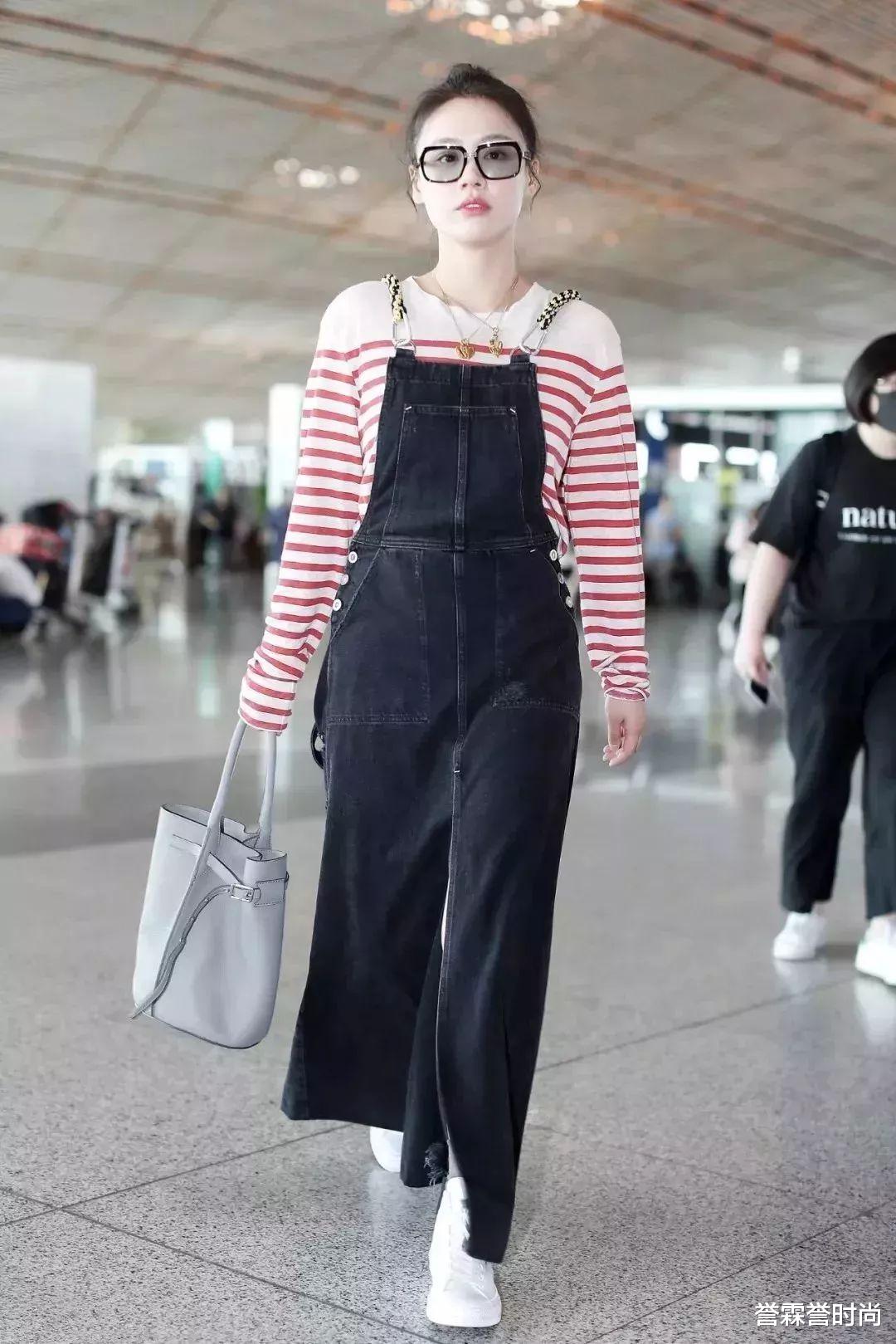 誉霖誉时尚 晚秋流行背带牛仔裙，可以俏可以靓，连秀外慧中的成熟女子可驾驭