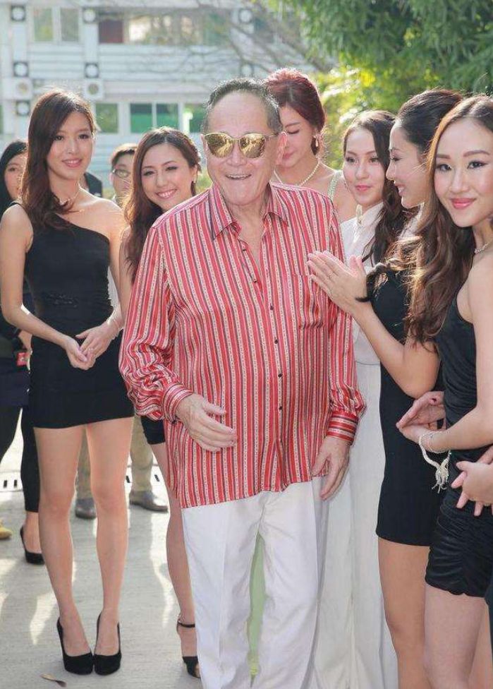 张纯烨|赵世曾：交往1万多名女友，每年换172个，花费百万只为牵手林志玲