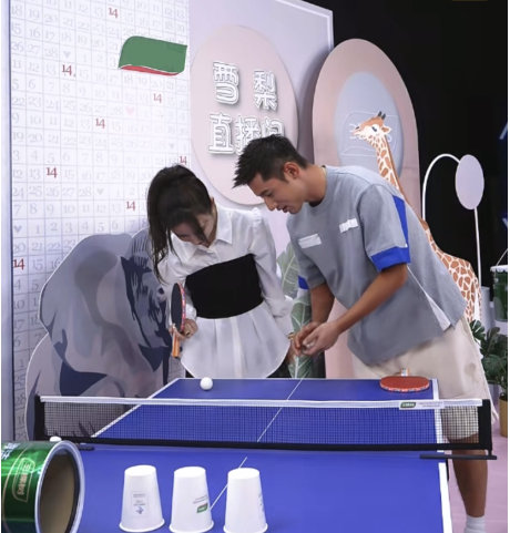 张继科|张继科手把手教雪梨打球，举止亲昵太高能网友：跟教金晨一个样！