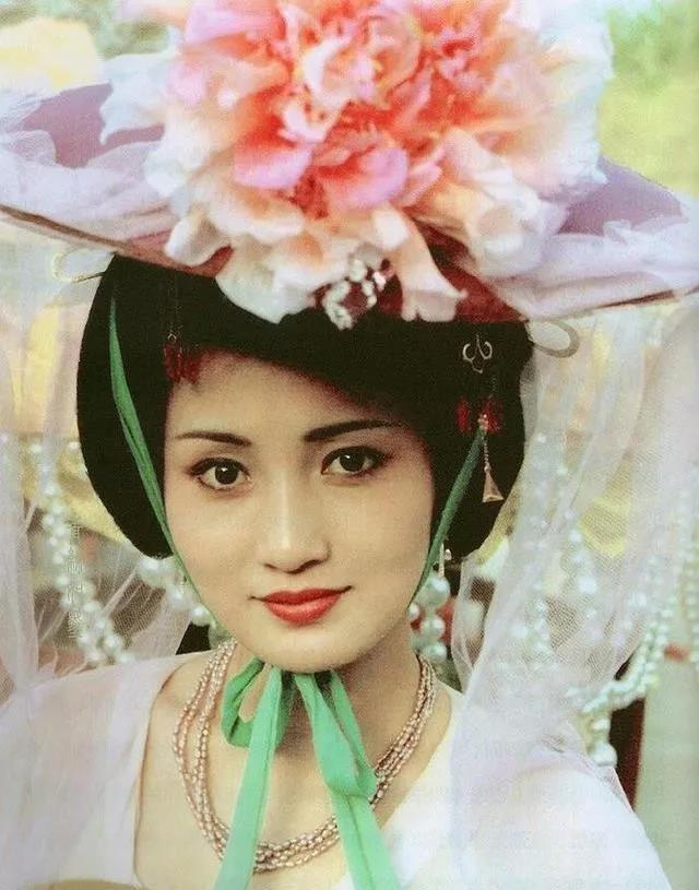 发型|观众苦披头散发久矣,现在的造型师不会梳头吗?发髻真的吊打散发