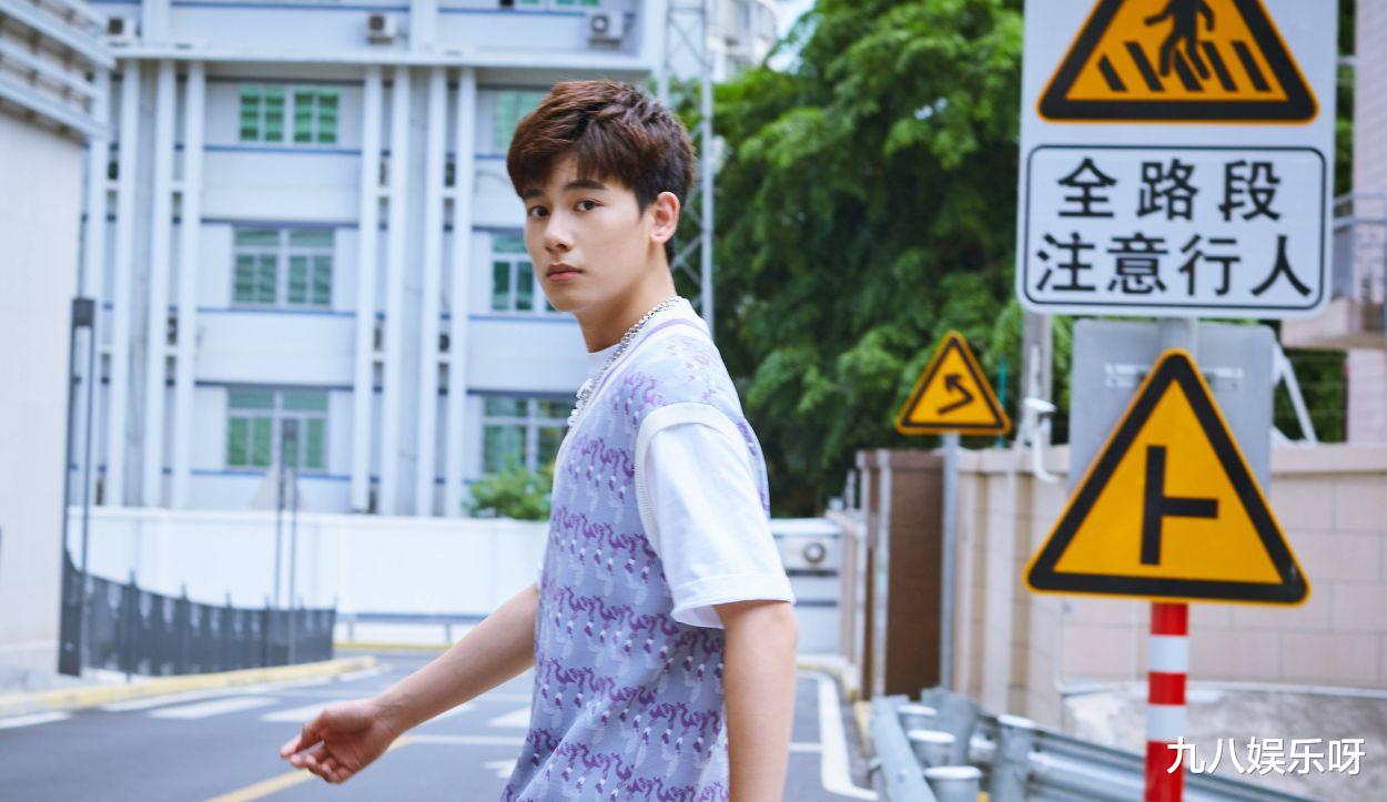 胡先煦|《快乐大本营》：胡先煦模仿秀引爆全场，丁程鑫被吓，脸色大变