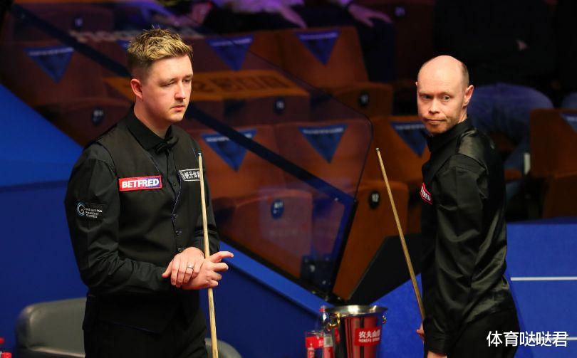 威尔逊|斯诺克世锦赛首轮两场5-4！丁俊晖逆转宾汉姆，囧哥轰出单杆139分