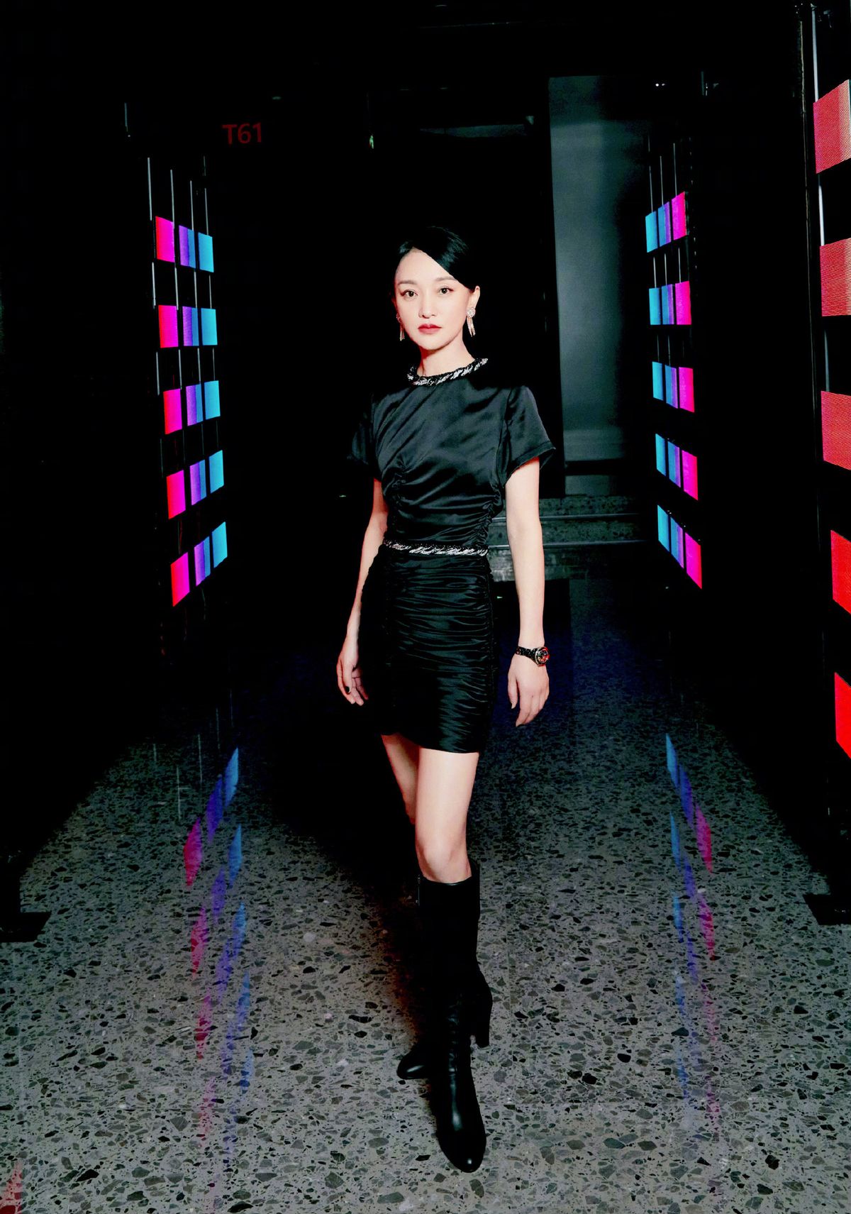 大表姐的时尚圈|46岁周迅还是这么美,穿亮片裙子优雅高贵,曲线身材很显气质