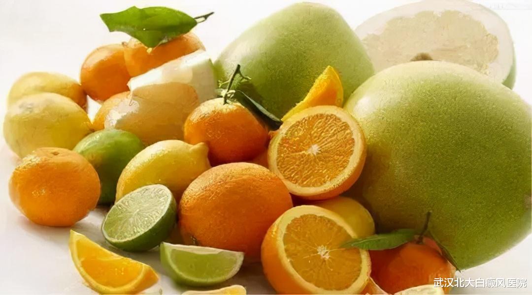 白癜风|恢复期间，白癜风患者饮食做到3多2少，白斑复色更快