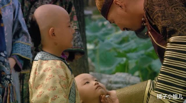 甄嬛|甄嬛为保全儿子平安一生，却坑惨了两个女儿，胧月比灵犀更悲！