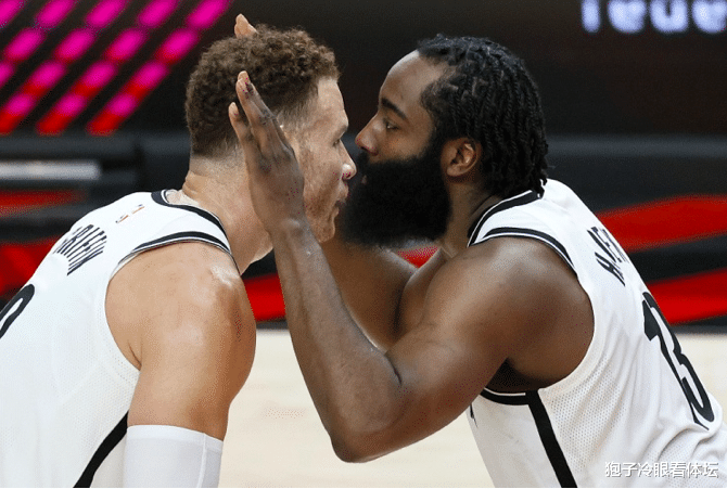 詹姆斯·哈登|真香！哈登輪休 邊吃零食邊看球如杜蘭特附體 場均38分鐘終于歇了