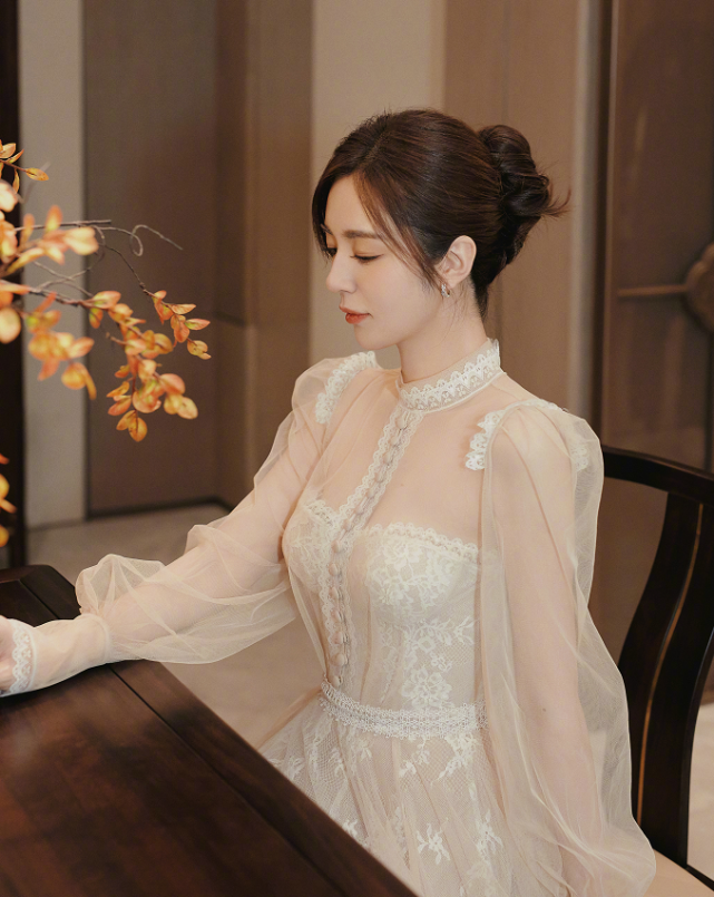 谭咏麟|32岁王晓晨近照曝光，不愧是胡歌最美女友之一，如今的她风情万种，可爱迷人