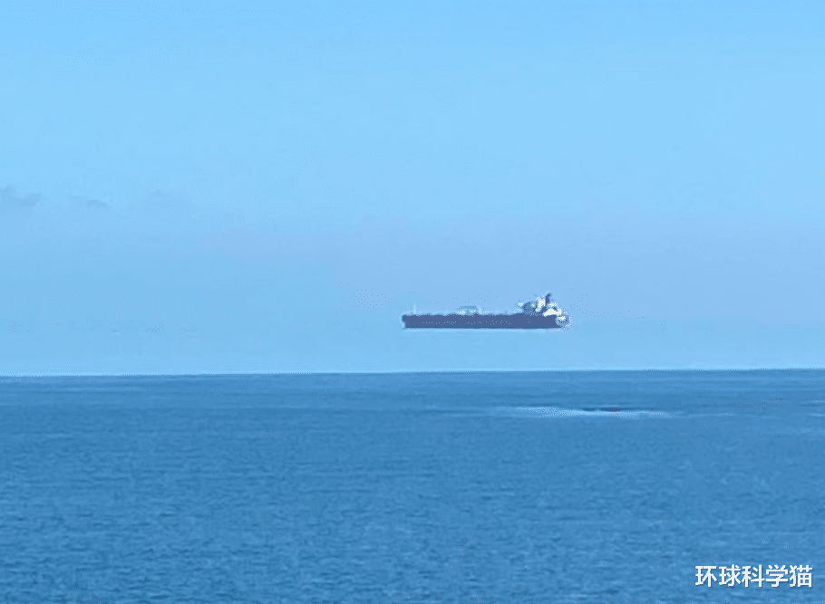 ?罕见,英国多地海面上出现“悬浮游轮”,到底是怎么回事?