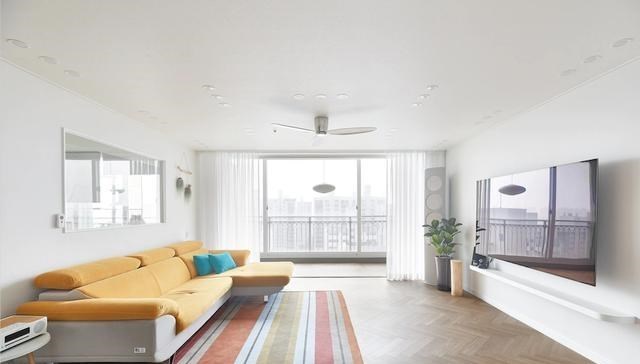 176㎡有对双胞胎女儿+3只小猫,住大平层宽敞整洁,生活也很轻松