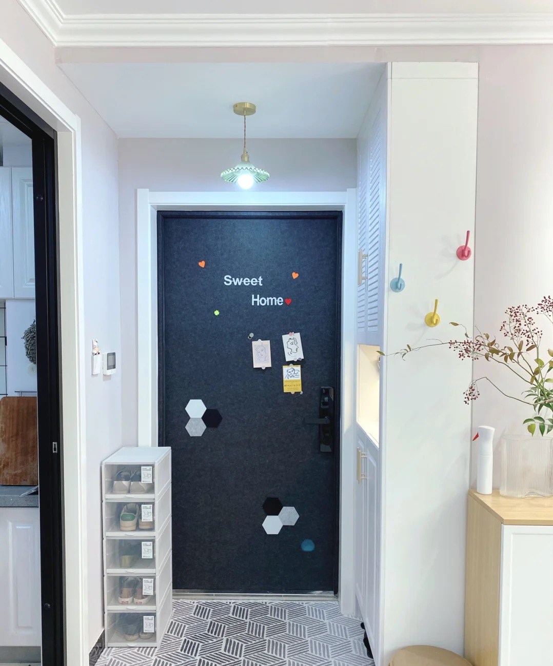 流行装修风格|她家新房不吊顶只走石膏线，效果简约大方又漂亮，生活过得很舒适