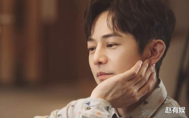 何炅|坐拥1.2亿粉丝，出道20多年的何炅，为何突然口碑差到如此地步？