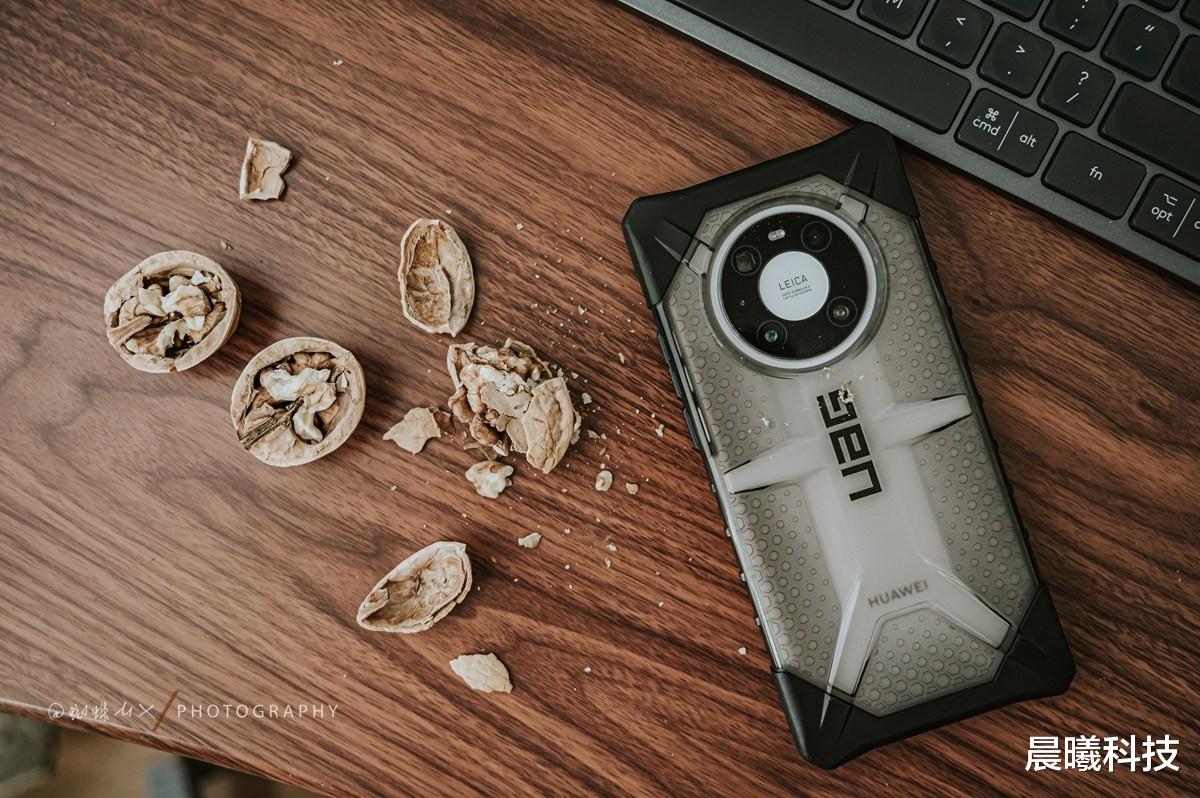 手机壳|华为Mate40Pro的抗摔“铁甲衣”,能砸核桃的UAG手机壳上手