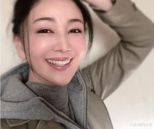 金喜善|当43岁金喜善遇上44岁赵薇，玻尿酸和纯天然，区别一目了然