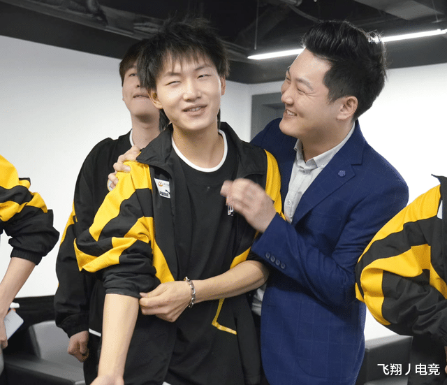 lpl|吃鸡主播公然叫嚣狼队，fly再受牵连，官方四字回应太霸气了