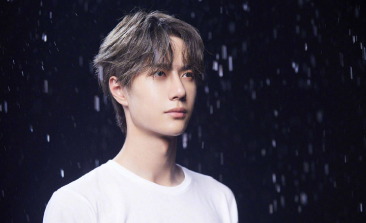 王一博|王一博说他会努力的，就真的在努力，他想做个真正的偶像