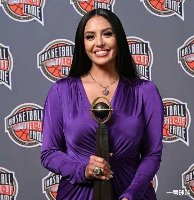 科比·布莱恩特|瓦妮莎不应该！名人堂仪式科比爸妈没有收到邀请，二老对外诉苦