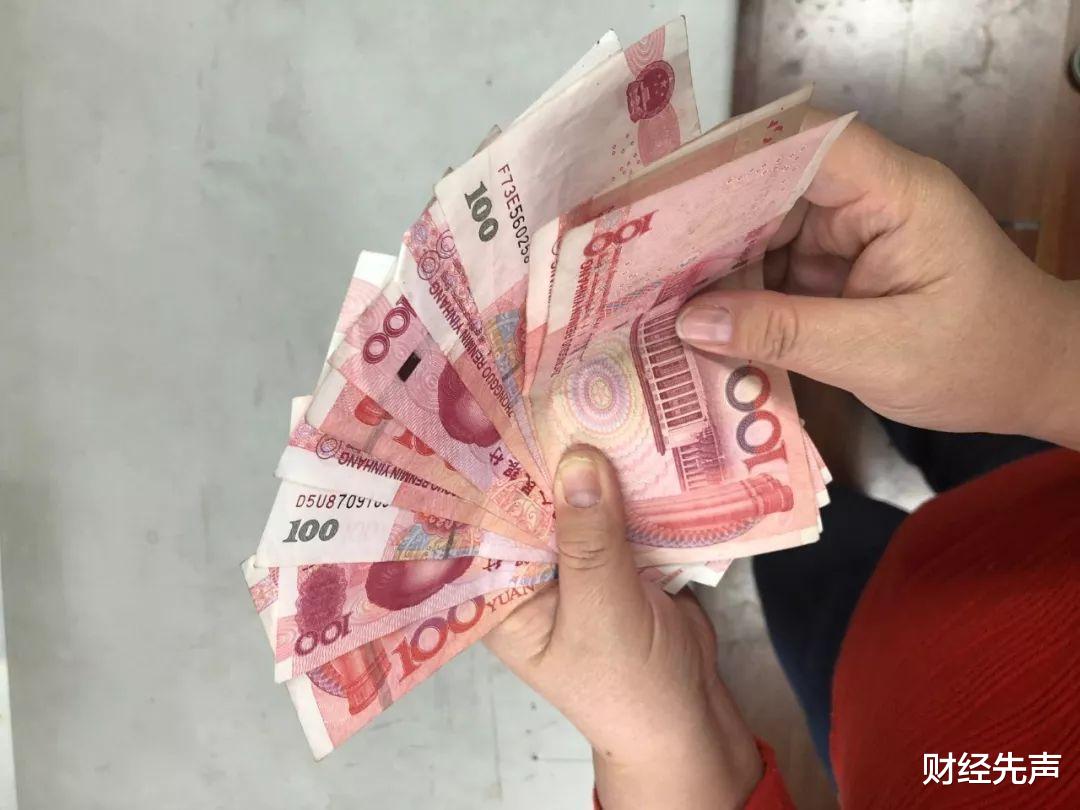 存钱与不存钱的两个人,会有哪些差距?答案来了