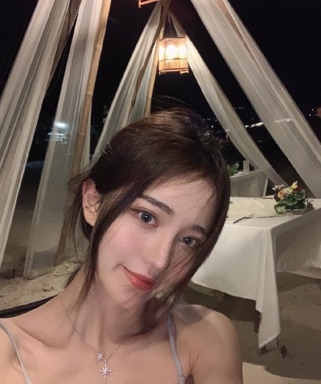 |海后项思醒毕业旧照曝光，穿搭成熟性感，跟现在相比判若两人