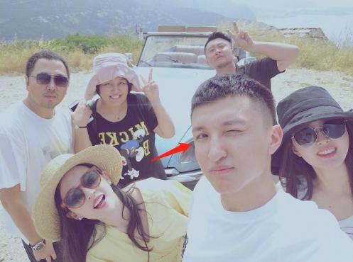 刘亦菲|刘亦菲疑曝新恋情！男方颜值不输宋承宪，穿刘亦菲衣服拍合照