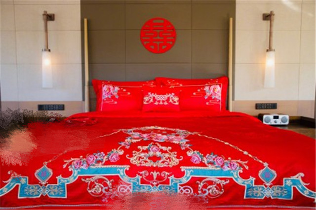 魏晨|魏晨于玮婚礼现场图，穿中式礼服向长辈敬酒鞠躬，场面高甜