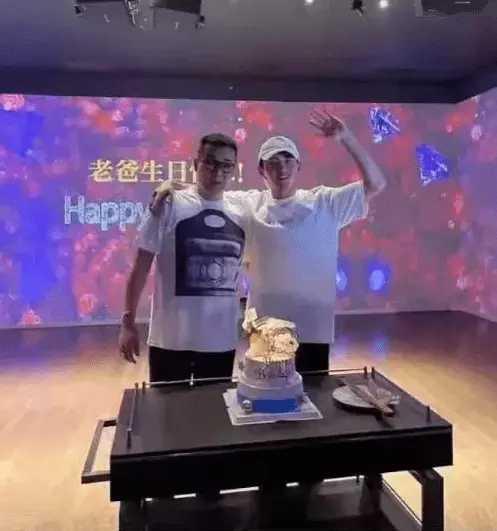 张哲瀚|张哲瀚恋情实锤？和女方多次被拍同框，在一起或已超过5年