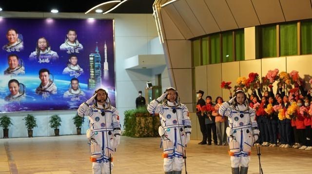 除了月球火星外,我国还要探测彗星,目标是将足迹踏遍整个太阳系