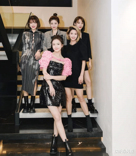 罗悦嘉|《心动4》“五美”重聚为橙子庆生，罗悦嘉像局外人，被质疑作秀