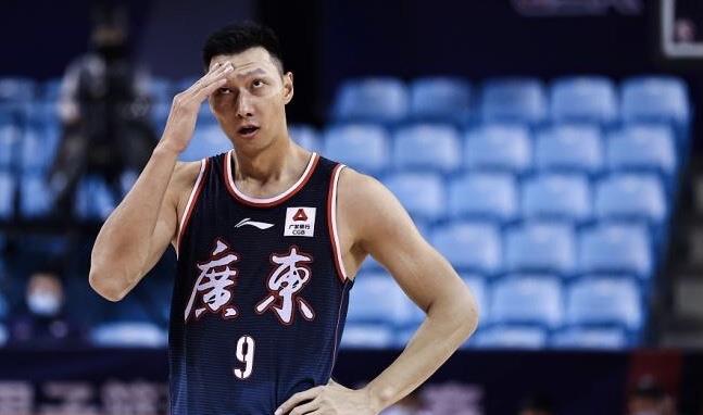 廣東男籃|廣東隊(duì)20分大敗！朱芳雨淡定玩手機(jī)，名記說(shuō)出了實(shí)話