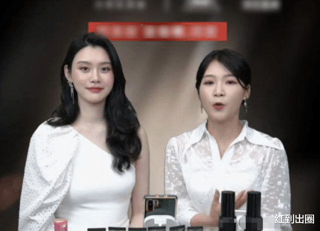 娜奥米·沃茨|最美孕妇！奚梦瑶挺二胎孕肚现身，侧身勾勒完美曲线，一身行头上百万