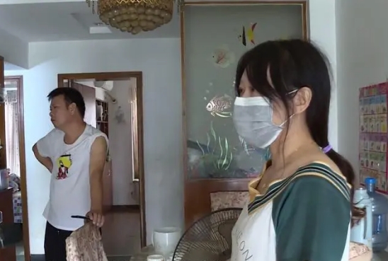 被邻居一句闲话“洗脑”,男子坚持要做亲子鉴定,妻子:离婚!