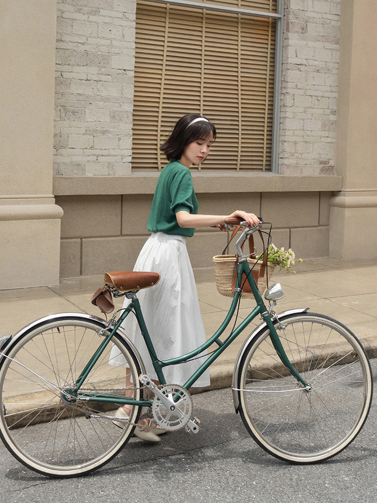 何有强|女神博主绿色衣服单品穿搭，居然能搭配得那么好看，优雅又显白